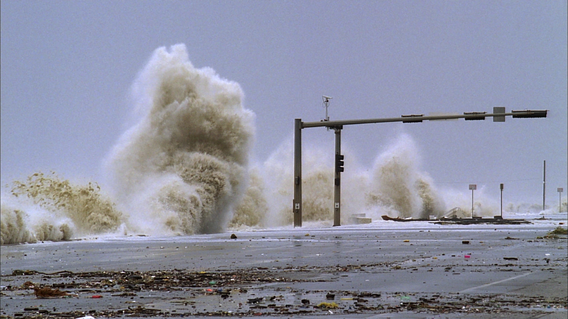 Powerful Hurricane Ike, 35mm film to 4K - huge waves crash against sea wall, traffic lights. Cinematographer: Martin Lisius. Need more Ike? Please contact us.