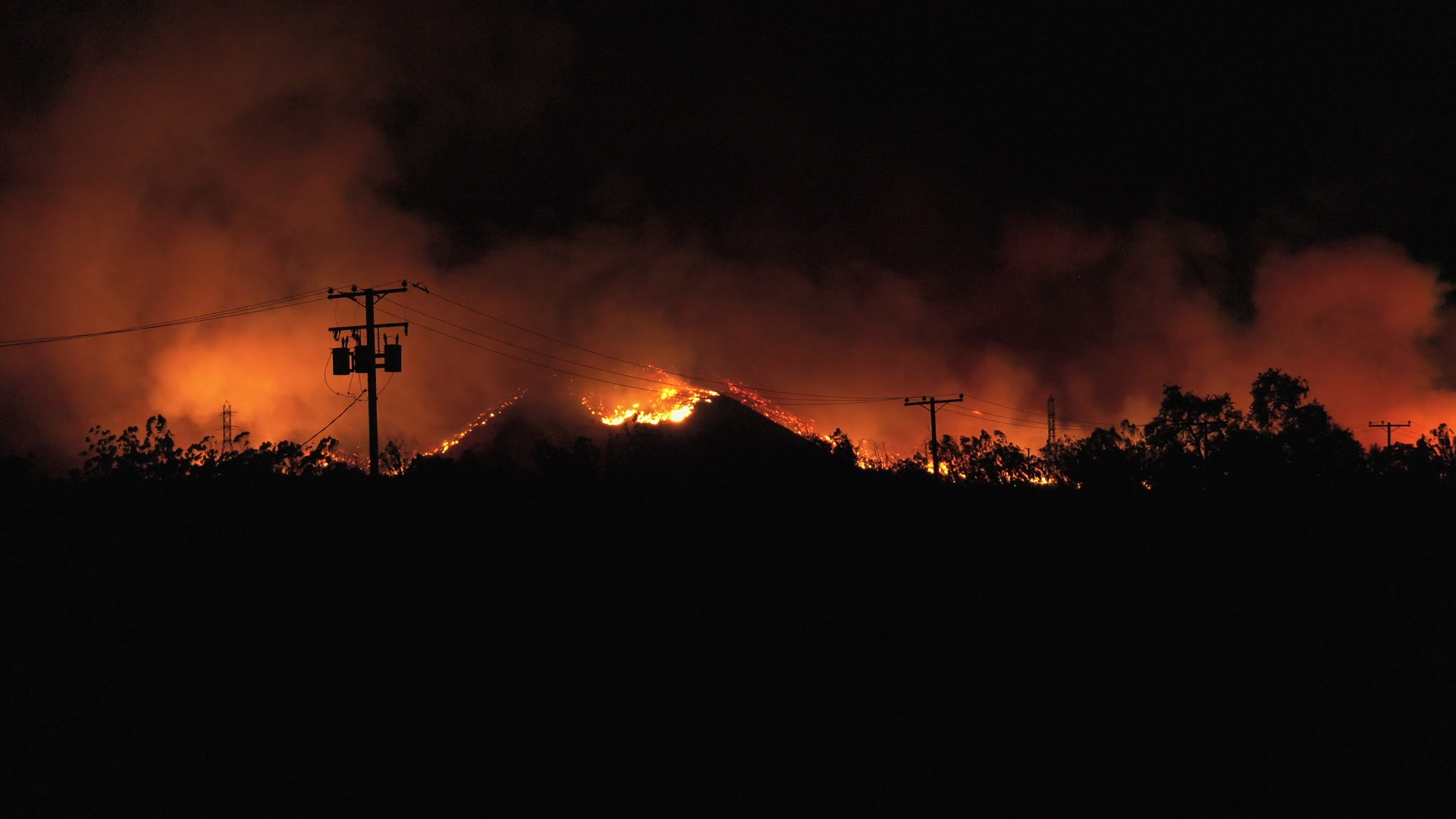 Zoom out, fire growing closer - The Thomas Fire, California, 2017, 4K.